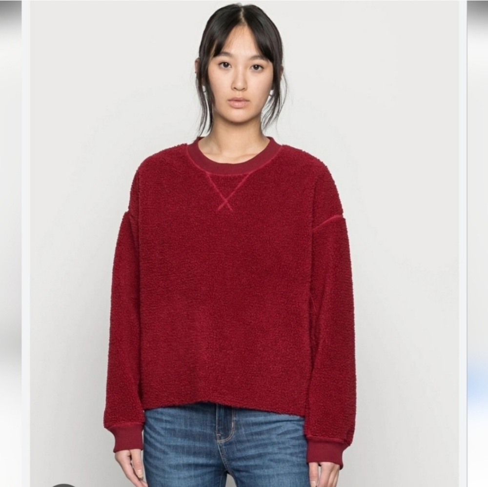SALE--American Eagle Outfitters Cranberry Crewneck Sweatshirt